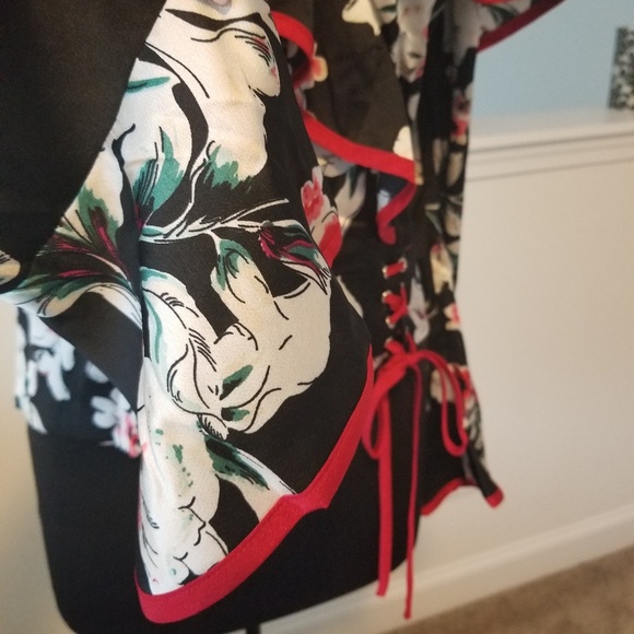 New Gorgeous Red Floral Ruffle Blouse - Picture 3 of 5